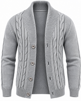 Herren-Strickjacke mit Zopfmuster, Schalkragen und Knöpfen – Gauthier in Hellgrau