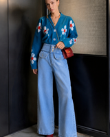 Damen-Strickjacke mit Blumenmuster und V-Ausschnitt – Santera in Blau