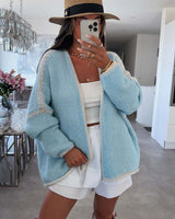 Lockere Damen-Strickjacke mit kontrastierenden Rippenbündchen und langen Ärmeln – Selmara in Blau