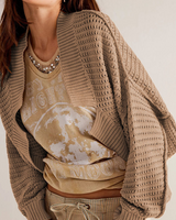 Damen-Strickjacke mit Ajourmuster und weiten Ärmeln – Solveig in Beige