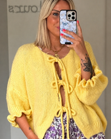 Damen-Strickcardigan mit Bändern vorne – Margaux in Gelb