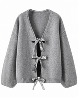 Damen-Strickjacke mit glitzernden Schleifen und V-Ausschnitt – Coronas in Grau