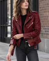 Damen-Bikerjacke in Lederoptik mit verstellbarem Gürtel – Faustine in Rot