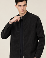 Herren-Jacke in Wildlederoptik mit hohem Kragen und Reißverschluss vorne – Mathis in Schwarz