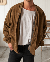 Herrenjacke in Wildlederoptik, lockerer Schnitt, mit Taschen – Mikkel in Kaffee
