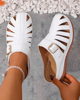 Alvena – Flache Sandalen mit Geschlossener Zehenpartie Ausschnitt Und Schnalle in Weiß
