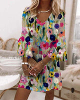 Tabitha – Minikleid mit V-Ausschnitt und romantischem Blumenmuster in Blumenmuster