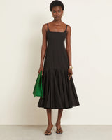 Damen Ärmelloses Midi-Kleid mit eckigem Ausschnitt und Trägern mit gefälteltem Rüschenrock in Schwarz