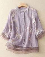 Damen Bluse mit Knopfleiste, Rundhalsausschnitt und floraler Struktur in Lila