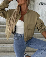Damen-Bomberjacke mit Knopfverschluss und Brusttaschen in Olive