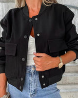 Damen-Bomberjacke mit Knopfverschluss und Brusttaschen in Schwarz