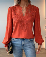 Katharina | Damen Elegante Spitzen-Bluse mit V-Ausschnitt und Gepunkteter Chiffon in Terrakotta