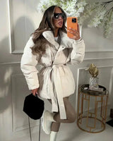 Damen Gesteppte Pufferjacke mit Gürtel breitem Kragen Brusttaschen und gerippten Bündchen in Beige