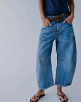 Damen Jeans mit weitem Bein und klassischer Taschenanordnung in Blau