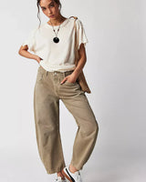 Damen Jeans mit weitem Bein und klassischer Taschenanordnung in Khaki