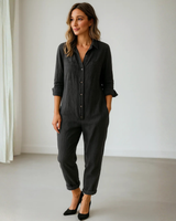 Damen Jumpsuit mit langen Ärmeln, Knopfleiste, Kragen und Brusttaschen in Schwarz