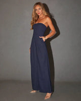 Damen Jumpsuit mit trägerlosen Oberteil und geraden Hosenbeinen in Blau