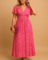 Damen Kleid mit kurzen Ärmeln, V-Ausschnitt und Blumenmuster mit Smokdetail in Rosa