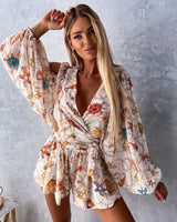 Damen Kurzes Set mit V-Ausschnitt und Wickelfront mit Ballonärmeln und Bindegürtel in Weiß
