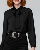 Emilia | Damen Langarm-Bluse mit Schleifenkragen und weitem Schnitt in Tiefschwarz