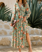 Damen Langarm Maxikleid mit V-Ausschnitt und gestuftem Rock mit Blumenmuster in Grün