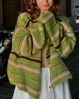 Damen Langarm Strickjacke mit Rundhalsausschnitt und Knopfleiste in horizontalen Streifen in Grün