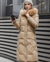 Clara | Damen Langer Daunen-Steppmantel mit Kragen Fellkapuze Wintermantel in Khaki
