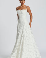 Damen Maxikleid mit Wasserfallausschnitt Spaghettiträgern Blumenmuster und Schnürung am Rücken in Weiß
