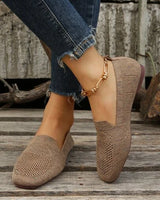 Damen Loafer mit perforierter Oberfläche und quadratischem Zehenbereich in Khaki