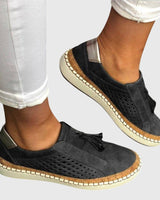 Damen Loafer mit Quaste auf dem Vorderblatt und Lochmuster an den Seiten in Schwarz