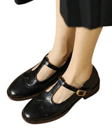 Damen Mary Jane Halbschuhe mit T-Riemen und Lochmuster in Schwarz