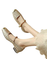 Damen-Mary-Jane-Schuhe mit floralem Muster und verzierten Blockabsätzen in Beige