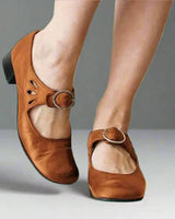 Damen Mary-Jane Schuhe mit Schnallenriemen und Ausschnitten in Niemiecki