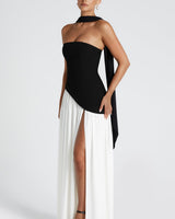 Damen Maxikleid trägerlos mit asymmetrischem Oberteil Beinschlitz und Schal am Hals in Schwarzweiß