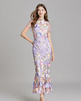 Damen Midikleid mit Kurzen Ärmeln Rundhals Blumenapplikationen und Transparentem Überzug in Lila