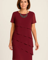 Damen Midikleid mit kurzen Ärmeln, Rundhalsausschnitt und asymmetrischen Lagen in Weinrot