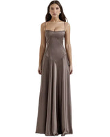 Damen Minimalistisches Maxikleid mit Spaghettiträgern in Braun