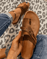 Damen Offene Slide-Sandalen mit Doppelriemen und Schnallendetails in Niemiecki
