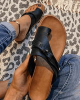 Damen Offene Slide-Sandalen mit Doppelriemen und Schnallendetails in Schwarz