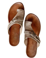 Damen Offene Slide-Sandalen mit Doppelriemen und Schnallendetails in Beige