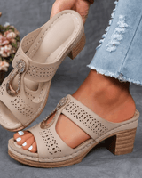 Damen Peep-Toe Mule-Sandalen mit Blockabsatz und Metallornament in Beige