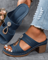 Damen Peep-Toe Mule-Sandalen mit Blockabsatz und Metallornament in Blau