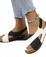 Damen-Sandalen mit Keilabsatz, offener Zehenpartie und Klettverschluss in Schwarz