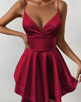 Amelie | Damen Satin Cocktailkleid V-Ausschnitt offener Rücken ausgestellt Mini in Burgunderrot