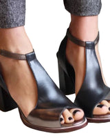 Damen Schuhe mit offener Vorderpartie und T-Riemen in Schwarz