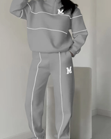 Damen Set mit Halbreißverschluss-Pullover und Jogginghose mit Kontraststreifen in Grau