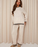 Damen-Set mit Rundhalsausschnitt-Pullover und langer Hose in Beige