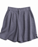 Damen Shorts mit hohem Bund, Knopfverschluss, Falten und Seitentaschen in Blau