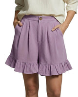 Damen Shorts mit hohem Bund und Falten und Volantsaum und Knopfverschluss in Lila