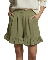 Damen Shorts mit hohem Bund und Falten und Volantsaum und Knopfverschluss in Grün